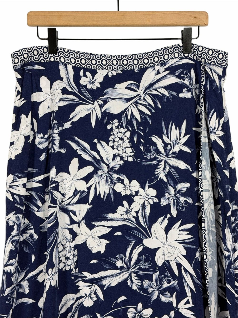 Tommy Bahama Floriana Twinned Maxi Skirt Tropical Navy White Faux Wrap Size 12 - Picture 3 of 8